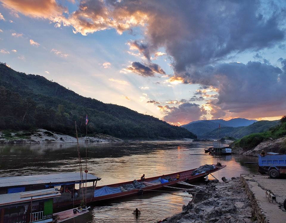 Pak Beng Suset on the River
